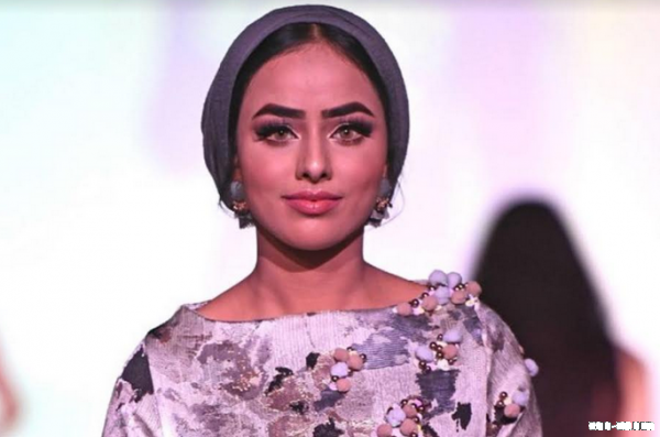 أول فتاة مسلمة محجبة تنافس على لقب(ملكة جمال بريطانيا)