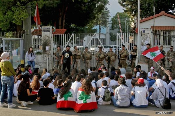 الكهرباء والاتصالات والبنوك أبرز أسباب معاناة اللبنانيين