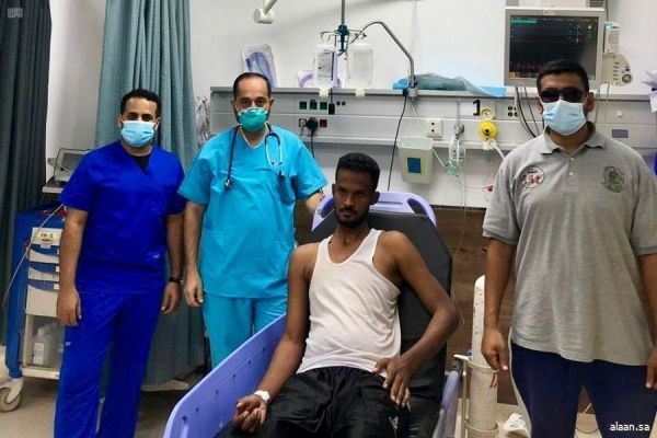 حرس الحدود بمنطقة المدينة المنورة ينقذ مقيماً سودانياً من الغرق بشرم ينبع