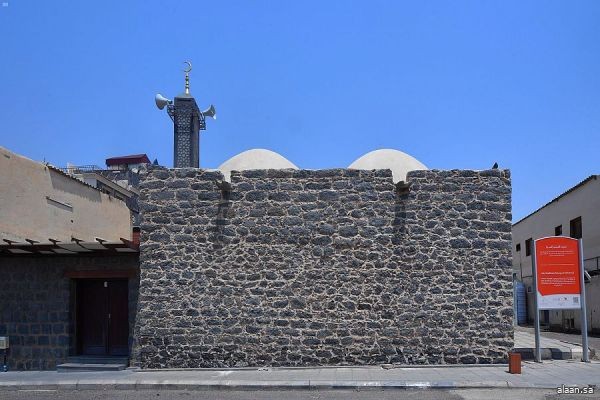 مسجد الدرع " أثر من عصر النبوة بالمدينة المنورة