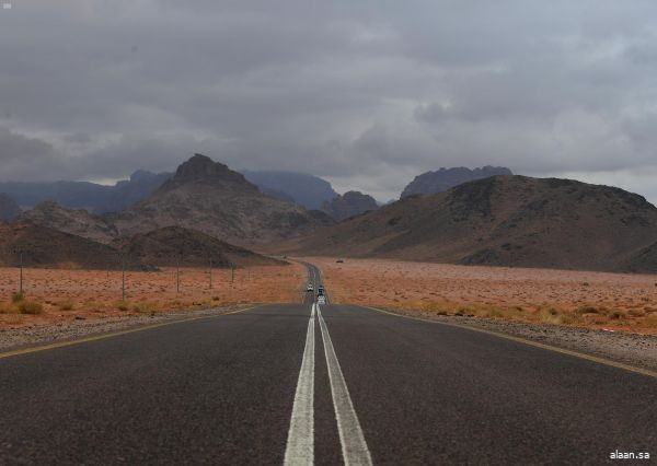 نيوم .. عندما تتعانق قمم الجبال مع غيوم السماء