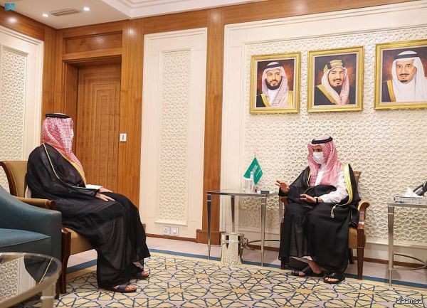 خادم الحرمين الشريفين يتلقى رسالة من أمير دولة قطر