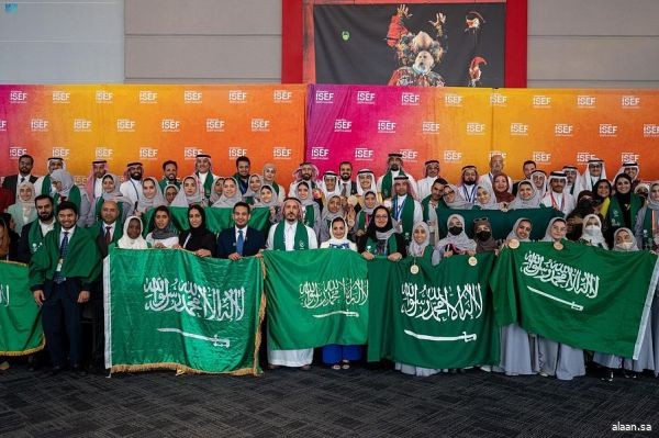 نقوش أصيلة وزخارف تزين الزي الرسمي للمنتخب السعودي للعلوم والهندسة في آيسف 2023