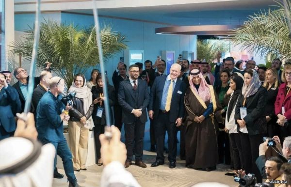 وزير السياحة يفتتح جناح "أرض السعودية" بـ"سوق السفر العالمي" في لندن