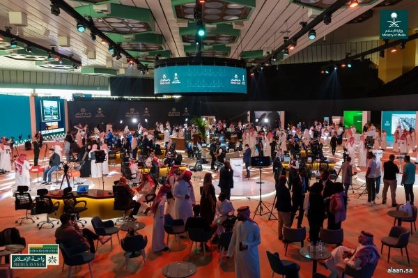 واحة الإعلام تشهد حُضورًا لأكثر من 400 إعلامي محلي ودولي في منطقة "الصالات الرياضية" لمواكبة تغطية القمة العربية والإسلامية غير العادية