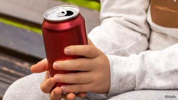 خبراء يحذرون من مخاطر الكافيين في مشروبات الطاقة على الأطفال والشباب