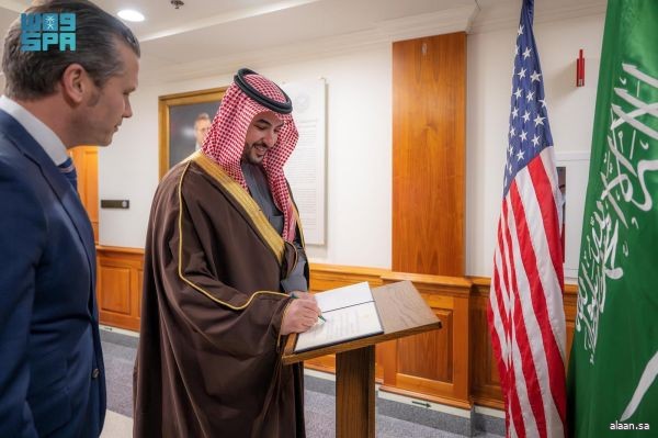 وزير الدفاع الأمريكي يستقبل سمو وزير الدفاع ويعقدان اجتماعًا ثنائيًا موسعًا