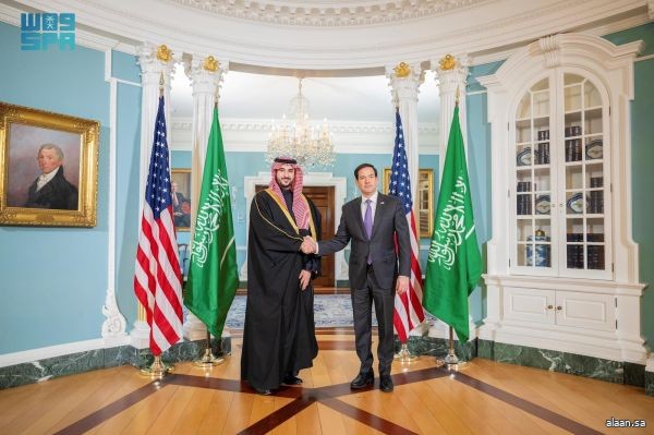 سمو وزير الدفاع يلتقي وزير الخارجية الأمريكي