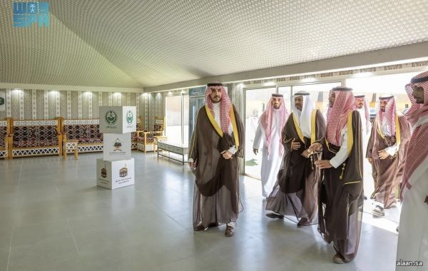 سموُّ الأمير فيصل بن نواف يفتتح مدينة الحجاج والمعتمرين بالجوف سموُّ الأمير فيصل بن نواف يفتتح مدينة الحجاج والمعتمرين بالجوف