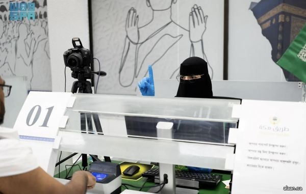 المرأة السعودية تشارك في خدمة ضيوف الرحمن المستفيدين من مبادرة طريق مكة من جمهورية بنجلاديش الشعبية المرأة السعودية تشارك في خدمة ضيوف الرحمن المستفيدين من مبادرة طريق مكة من جمهورية بنجلاديش الشعبية