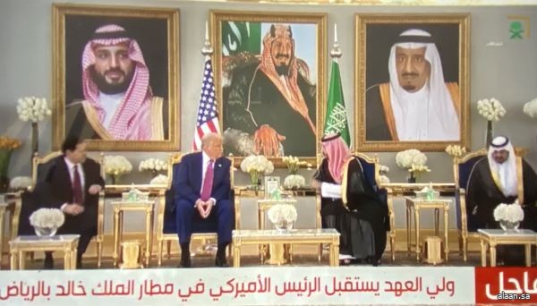 سمو ولي العهد يستقبل الرئيس الأمريكي في مطار الرياض سمو ولي العهد يستقبل الرئيس الأمريكي في مطار الرياض