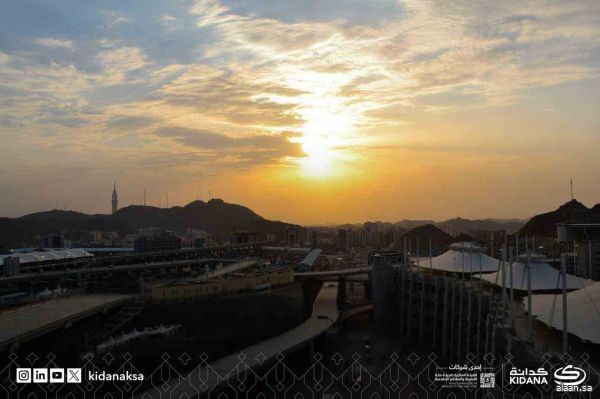 "كدانة" تنفّذ مشروع تظليل وتبريد الساحات المحيطة بمسجد نمرة "كدانة" تنفّذ مشروع تظليل وتبريد الساحات المحيطة بمسجد نمرة