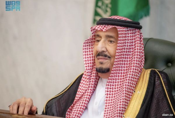 أمام خادم الحرمين الشريفين.. أصحاب السمو الأمراء يؤدون القسم عقب صدور الأوامر الملكية بتعيينهم في مناصبهم الجديدة