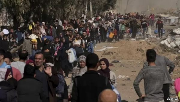 حشود من الجوعى تقتحم مستودعاً تابعاً للأمم المتحدة في قطاع غزة حشود من الجوعى تقتحم مستودعاً تابعاً للأمم المتحدة في قطاع غزة