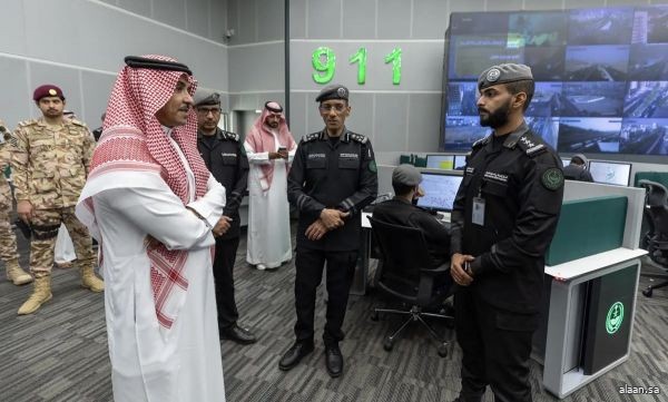 وزير الإعلام يزور مركز العمليات الأمنية الموحدة (911) بمنطقة مكة المكرمة