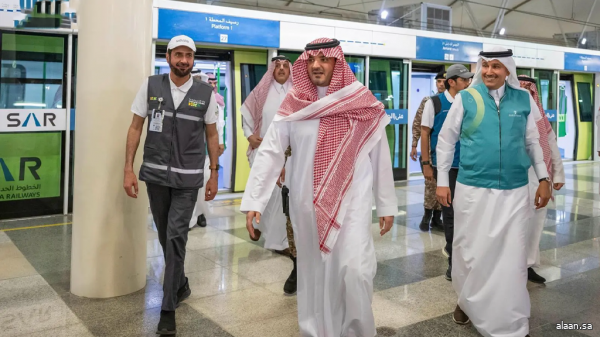 سمو الأمير عبدالعزيز بن سعود يقف على جاهزية قطار المشاعر المقدسة لنقل حجاج بيت الله الحرام ويتفقد قوات أمن المنشآت