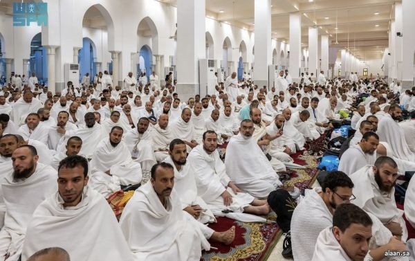 بن حميد في خطبة عرفة : يوم عرفة يُستدعى إلى الأذهان جوهر الدين، وأركانه، ومراتبه