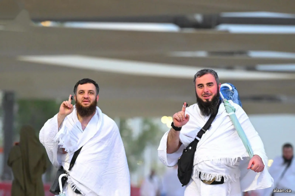 "لبيك اللهم لبيك" .. في لحظات مليئة بالمعاني الإيمانية تلتقي مشاعر المسلمين في عرفة