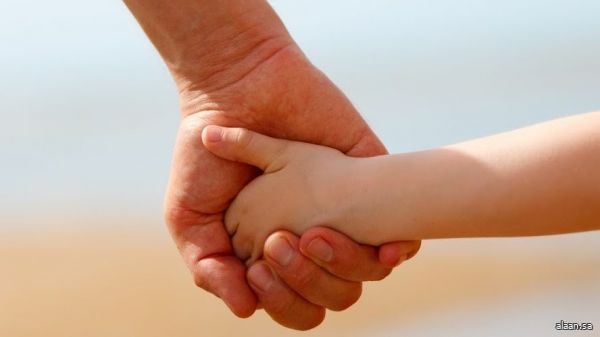 الأُبــوَّة توجيه واهتمام .. يُقابلها وفاء وعرفان الأبناء الأُبــوَّة توجيه واهتمام .. يُقابلها وفاء وعرفان الأبناء