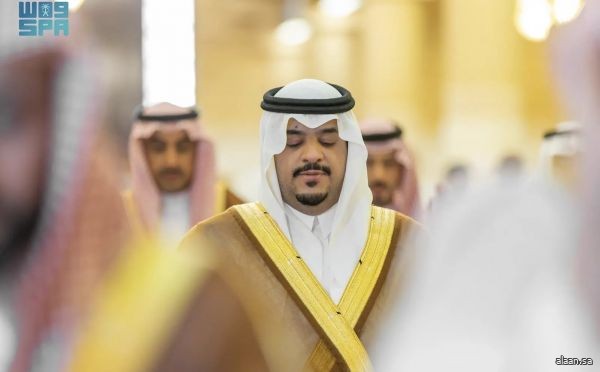 سموُّ نائب أمير منطقة الرياض يؤدي صلاة الميت على صاحب السمو الأمير مشعل بن عبدالله بن فهد بن فيصل بن فرحان آل سعود سموُّ نائب أمير منطقة الرياض يؤدي صلاة الميت على صاحب السمو الأمير مشعل بن عبدالله بن فهد بن فيصل بن فرحان آل سعود