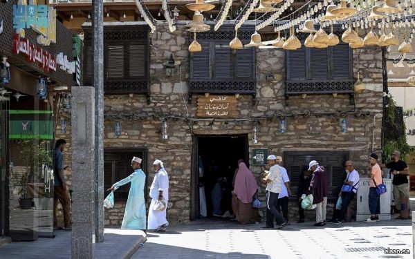 بأبنيته ووراشينه وشذاه المميز .. "السوق القديم".. مركز الطائف وذاكرته المشبعة إرثًا وأصالة بأبنيته ووراشينه وشذاه المميز .. "السوق القديم".. مركز الطائف وذاكرته المشبعة إرثًا وأصالة