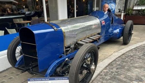 سيارة “Blue Bird” تعود إلى شاطئ ويلز بعد 100 عام سيارة “Blue Bird” تعود إلى شاطئ ويلز بعد 100 عام