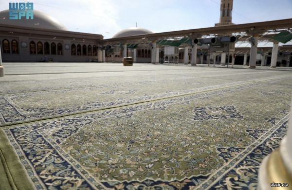 أكثر من 25 ألف سجادة في المسجد النبوي مزودة بشرائح إلكترونية لتعزيز كفاءة التشغيل أكثر من 25 ألف سجادة في المسجد النبوي مزودة بشرائح إلكترونية لتعزيز كفاءة التشغيل