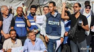 باريس تطلب السماح للصحافة بدخول غزة "لتوثيق ما يحدث فيها".