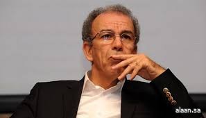 باحثٌ مغربي : النخبة المثقفة تركت الساحة فارغة أمام "المؤثرين وصناع المحتوى"