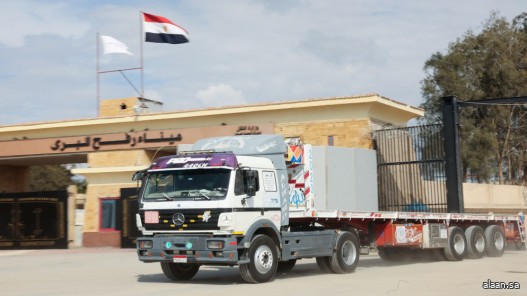 بدء دخول قوافل مساعدات إلى قطاع غزة عبر معبر رفح اليوم