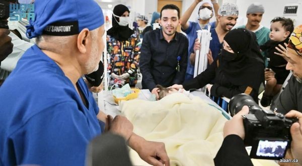 نجاح عملية فصل التوأم الملتصق السوري "سيلين وإيلين" بعد عملية جراحية معقدة استغرقت (8) ساعات