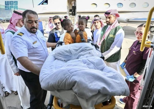 إنفاذًا لتوجيهات خادم الحرمين الشريفين وسمو ولي العهد.. وصول التوأم الملتصق الجامايكي "أزاريا وأزورا إيلسون" إلى الرياض لدراسة حالتهما الطبية
