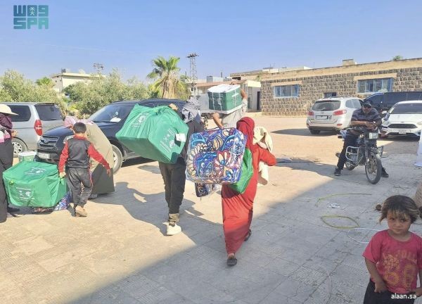 مركز الملك سلمان للإغاثة يوزّع مساعدات إيوائية جديدة لنازحي محافظة السويداء إلى درعا مركز الملك سلمان للإغاثة يوزّع مساعدات إيوائية جديدة لنازحي محافظة السويداء إلى درعا