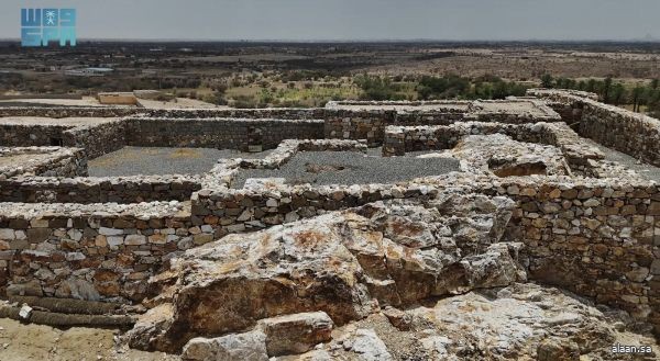 قلعة مروان .. مَعلم شامخ يطل على مزارع النخيل في الطائف