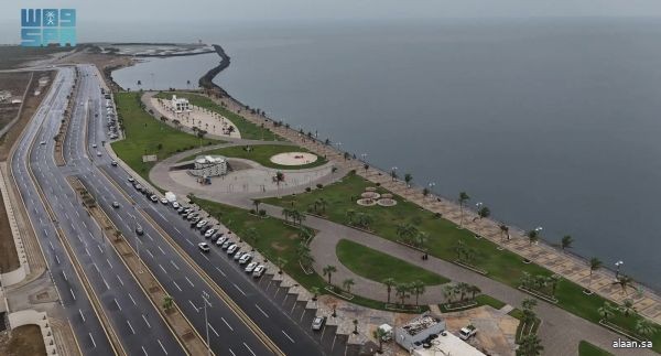 أجواء جازان الماطرة تزيد كثافة الإقبال على الشواطئ والمواقع السياحية