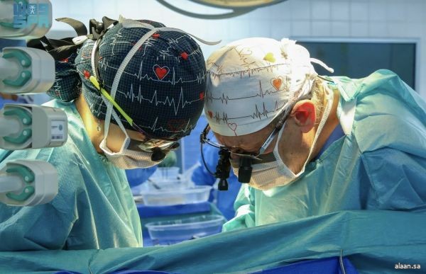 "التخصصي" ينجح في زراعة قلب لطفل بعد نقله من متبرع متوفى دماغيًا في الإمارات