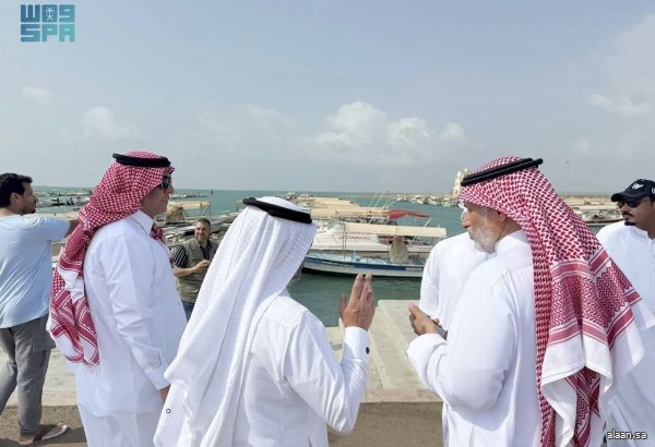"البيئة والزراعة" تُسلّم 65 محركًا بحريًا للصيادين بينبع