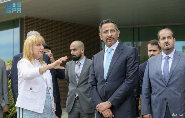 وزير الصناعة والثروة المعدنية يطّلع على أحدث تقنيات التصنيع المتقدم في مجمع (RTP) للأبحاث بولاية كارولينا الشمالية الأمريكية وزير الصناعة والثروة المعدنية يطّلع على أحدث تقنيات التصنيع المتقدم في مجمع (RTP) للأبحاث بولاية كارولينا الشمالية الأمريكية
