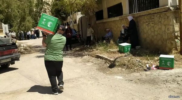 مركز الملك سلمان للإغاثة يوزّع (985) سلة غذائية في بلدة السيدة زينب بريف دمشق مركز الملك سلمان للإغاثة يوزّع (985) سلة غذائية في بلدة السيدة زينب بريف دمشق