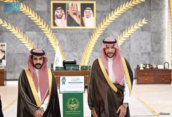 سموُّ مُحافظ الطائف يستقبل مواطنًا تبرع وزوجته بأعضائهم
