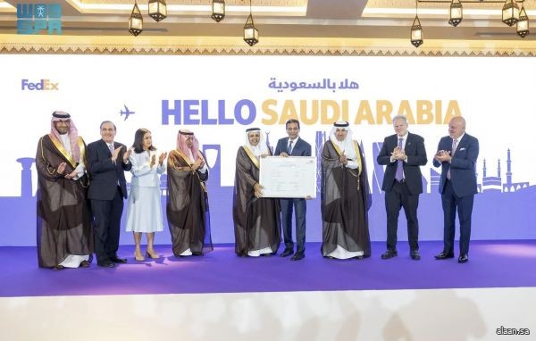 وزير "النقل" يفتتح المركز الرئيس لشركة فيديكس العالمية بالمملكة وزير "النقل" يفتتح المركز الرئيس لشركة فيديكس العالمية بالمملكة