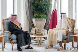 أمير دولة قطر يمنح سموَّ سفير المملكة وسام الوجبة تقديرًا لجهوده في تعزيز العلاقات الثنائية