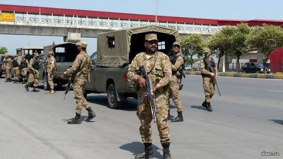 مقتل 12 جندياً باكستانياً في هجوم مسلح