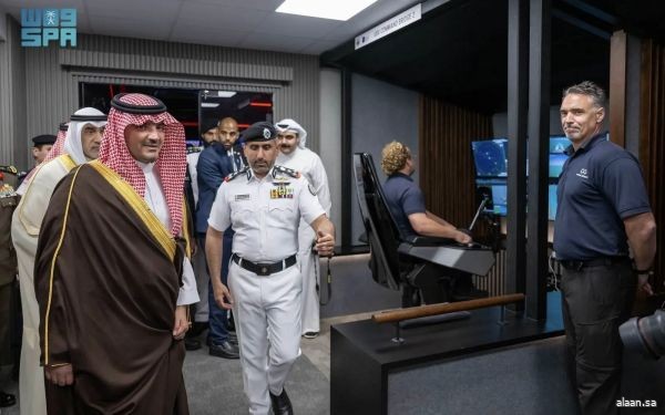 الأمير عبدالعزيز بن سعود يزور مقر الإدارة العامة لخفر السواحل الكويتية الأمير عبدالعزيز بن سعود يزور مقر الإدارة العامة لخفر السواحل الكويتية