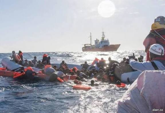 مقتل 50 على الأقل بعد اشتعال قارب يقل 75 لاجئا سودانيا قبالة ليبيا