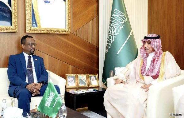 وزير الإعلام يلتقي وزير الثقافة والإعلام والسياحة السوداني