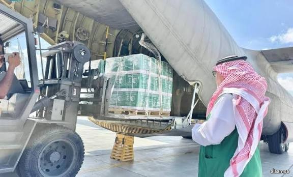 وصول الطائرة الإغاثية السعودية الـ(63) لإغاثة الشعب الفلسطيني في قطاع غزة التي يسيّرها مركز الملك سلمان للإغاثة وصول الطائرة الإغاثية السعودية الـ(63) لإغاثة الشعب الفلسطيني في قطاع غزة التي يسيّرها مركز الملك سلمان للإغاثة