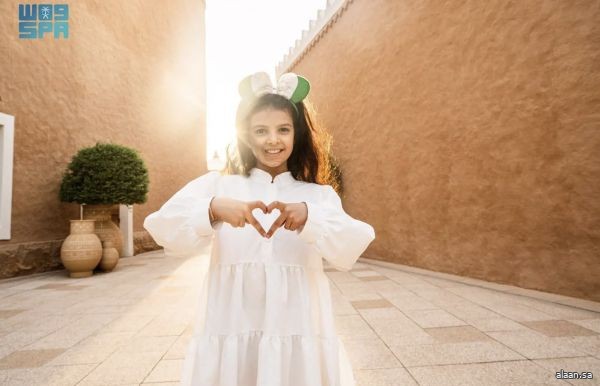 تتواصل غدًا منافسات دور الـ 32 من بطولة كأس خادم الحرمين الشريفين لكرة القدم، بإقامة خمس مواجهات مرتقبة على ملاعب مختلفة في مدن المملكة.  ويستضيف فريق الحزم على ملعبه فريق نيوم بالرس، فيما يلتقي الزلفي نظيره الفيحاء على ملعب نادي الزلفي، ويواجه النجمة فري