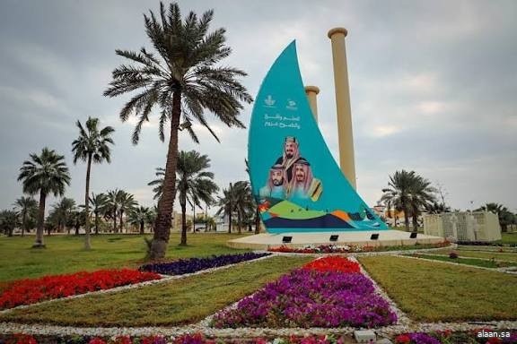 ضمن مبادرات السعودية الخضراء .. 3200 شجرة و23 ألف زهرة تزين رأس تنورة