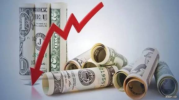 الدولار يتراجع متأثرا بمخاوف إغلاق الحكومة الأمريكية